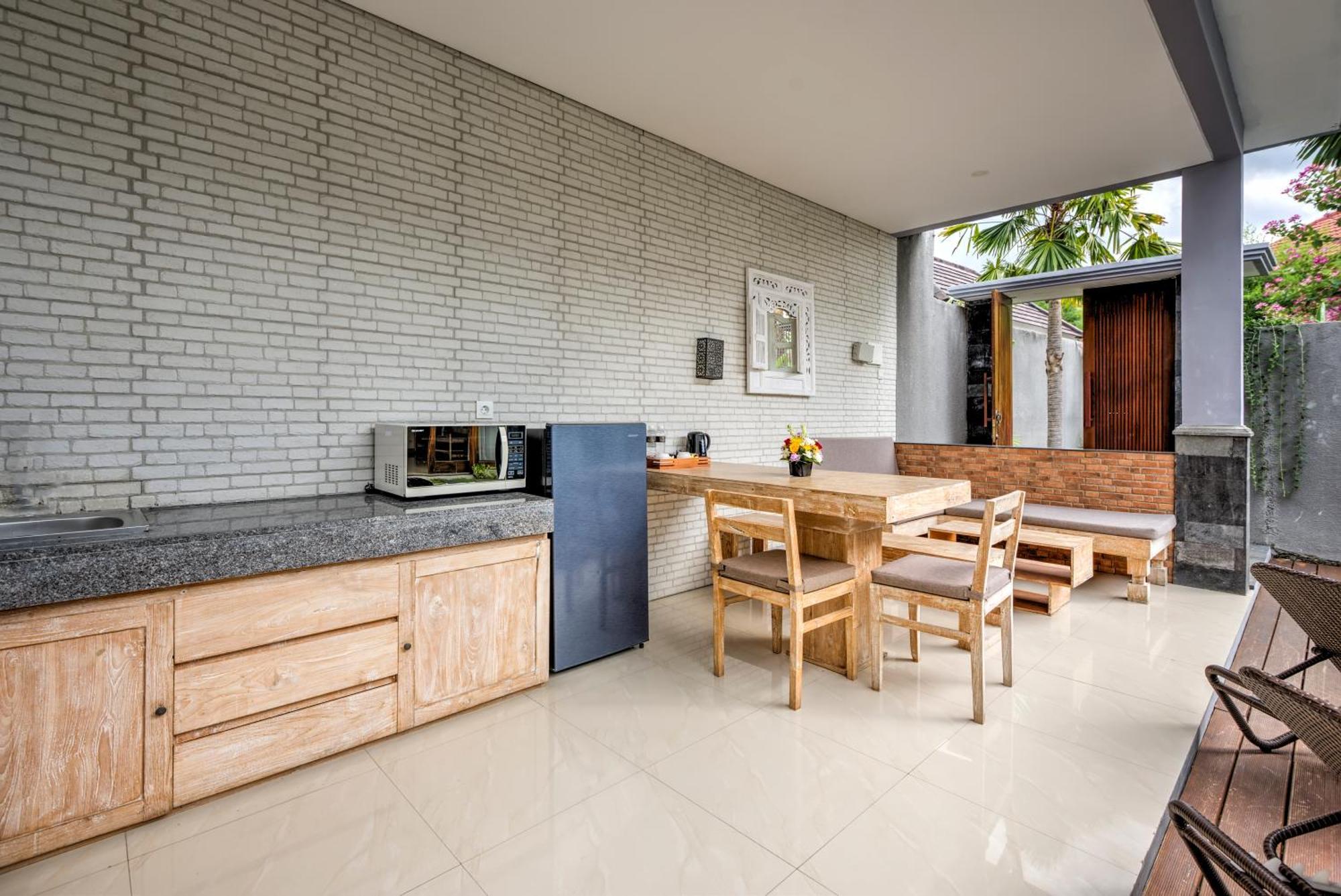 Grand Kesambi Resort And Villas Dalung  Exterior photo